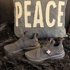 Black/ Rose Gold Puma Athletic Sneakers New With Box